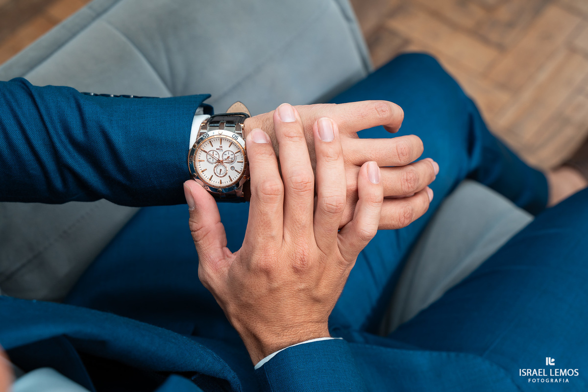 Noivo se arruma em pitangui para casamento com o fotografo Israellemos 