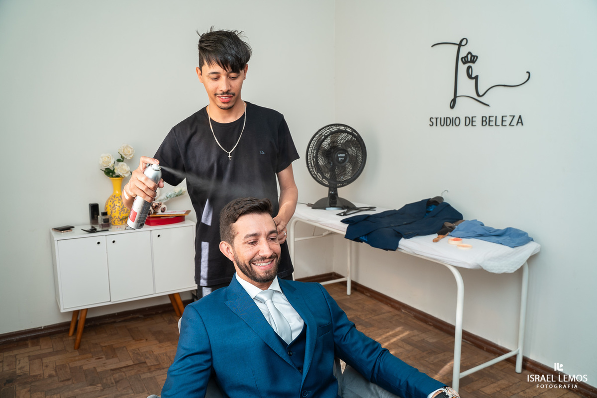 Noivo se arruma em pitangui para casamento com o fotografo Israellemos 
