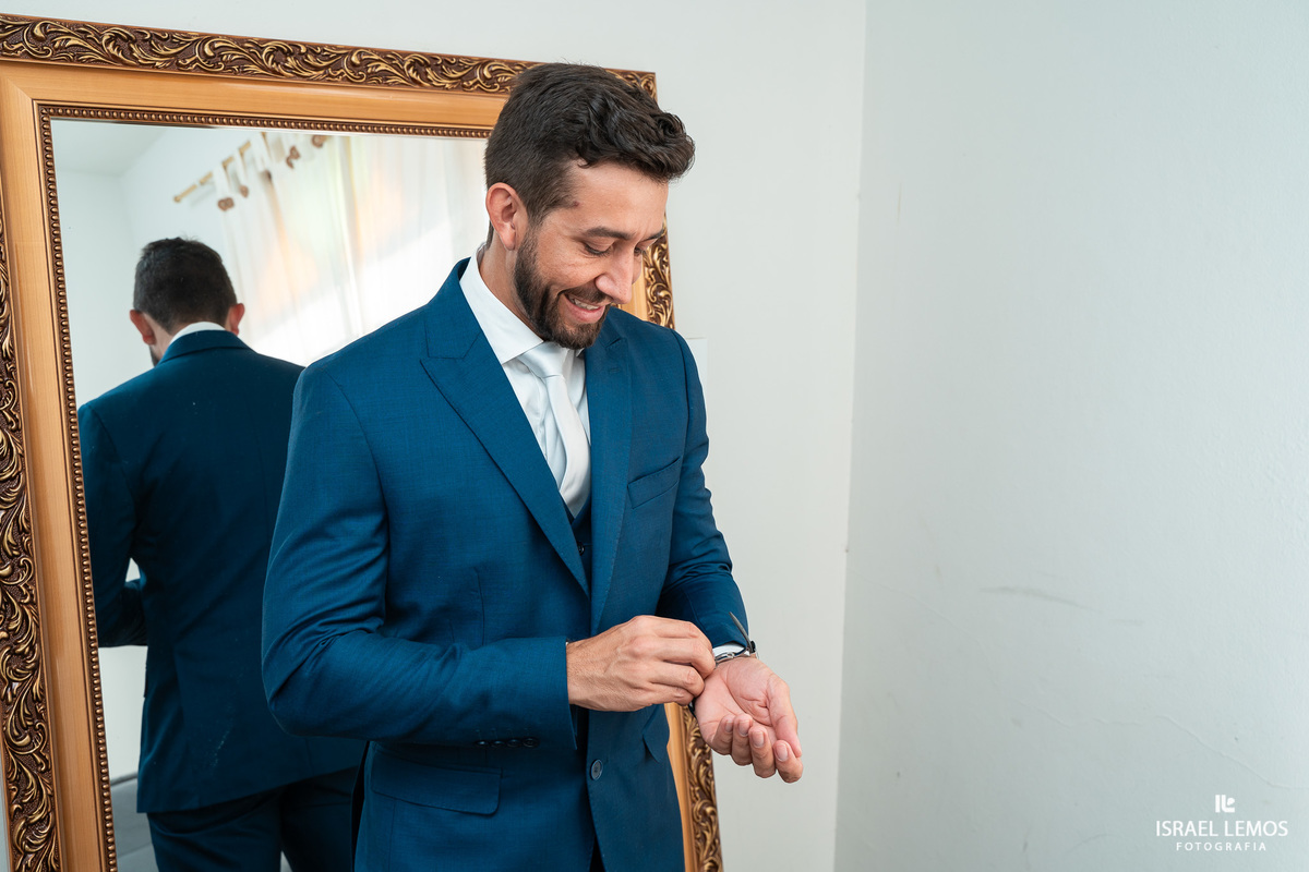Noivo se arruma em pitangui para casamento com o fotografo Israellemos 