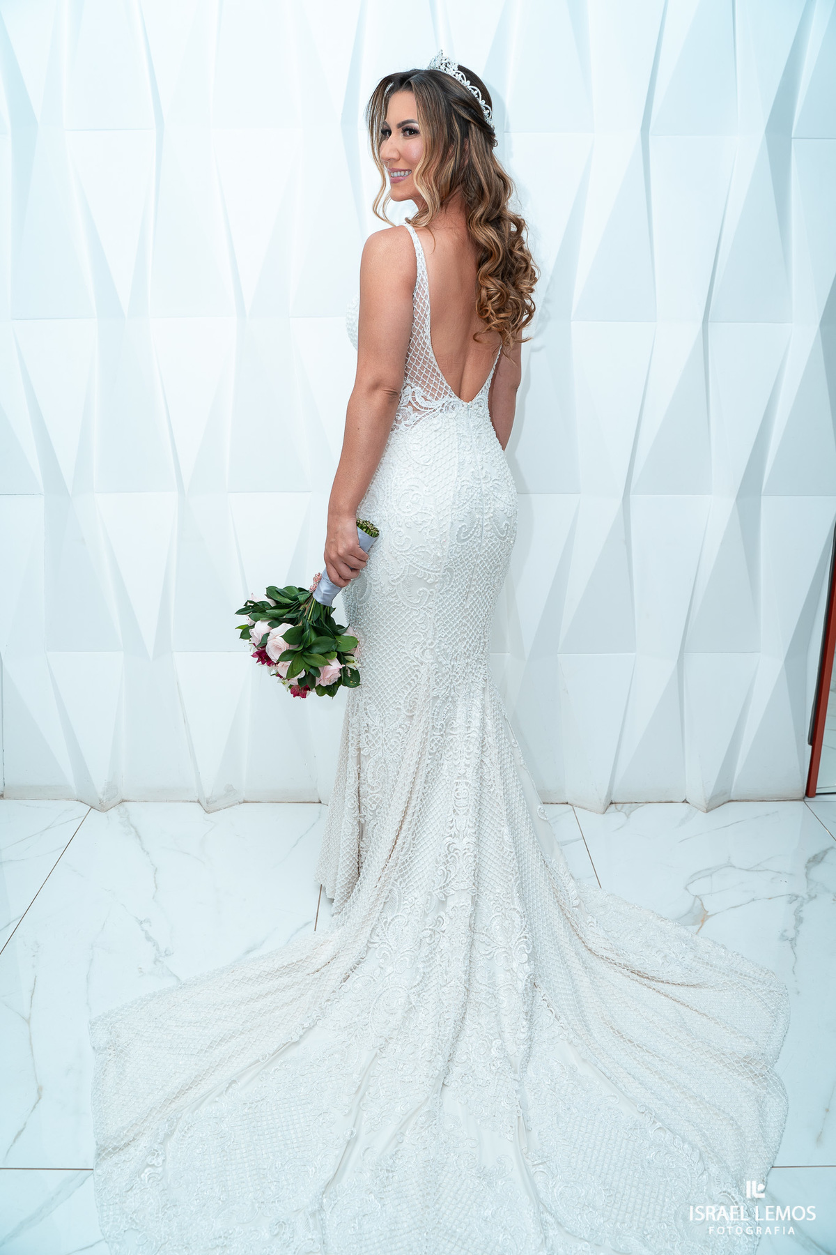 Noivo se arruma em pitangui para casamento com o fotografo Israellemos 