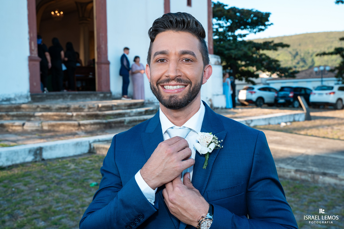 fotografia de casamento na cidade de pitangui na igreja de sao Francisco 