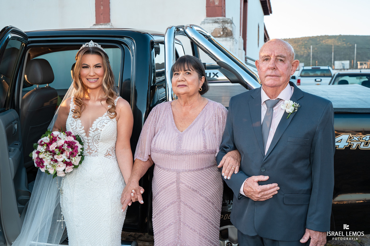 fotografia de casamento na cidade de pitangui na igreja de sao Francisco 