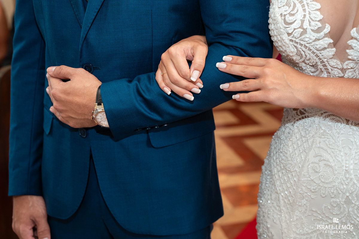 fotografia de casamento na cidade de pitangui na igreja de sao Francisco 