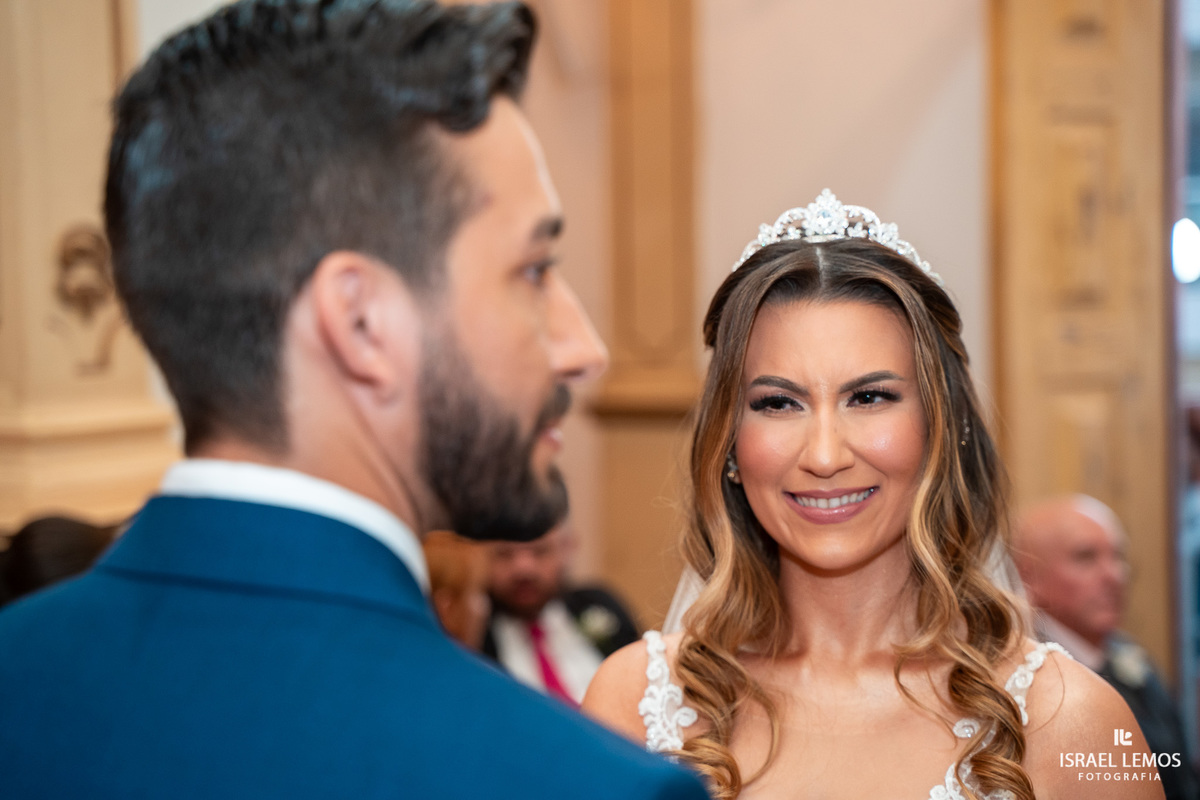 fotografia de casamento na cidade de pitangui na igreja de sao Francisco 