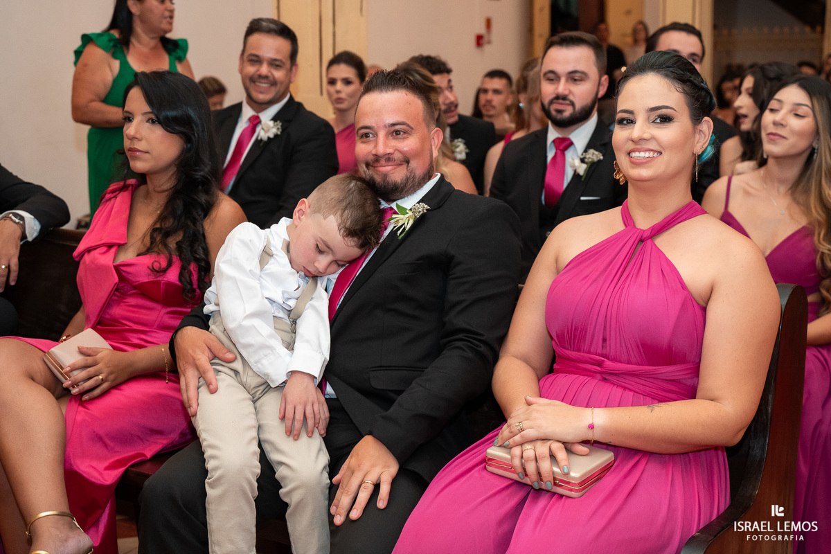 fotografia de casamento na cidade de pitangui na igreja de sao Francisco 