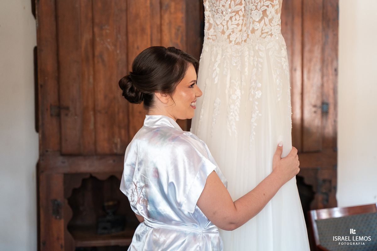 Maquiagem da noiva Luciana  na cidade de Belo Horizonte  na fazenda cacheira com fotos do fotografo de casamento Israel Lemos 