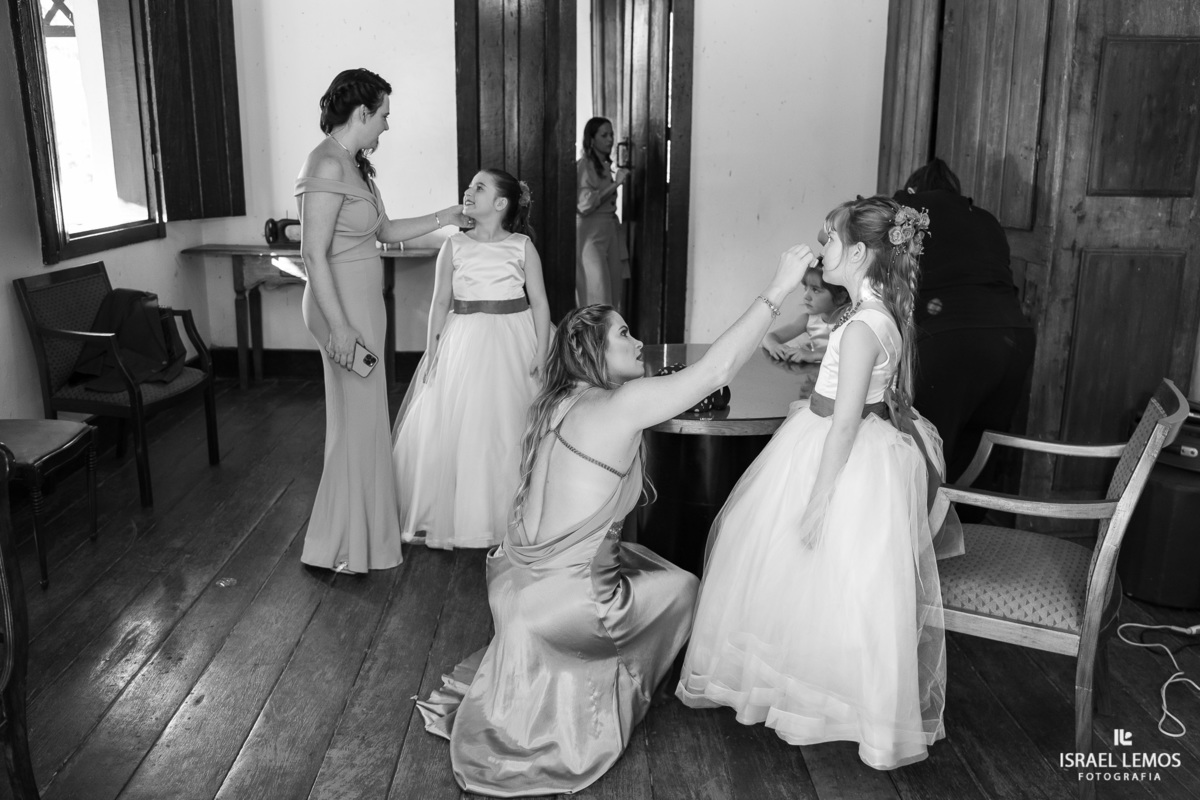 Maquiagem da noiva Luciana  na cidade de Belo Horizonte  na fazenda cacheira com fotos do fotografo de casamento Israel Lemos 