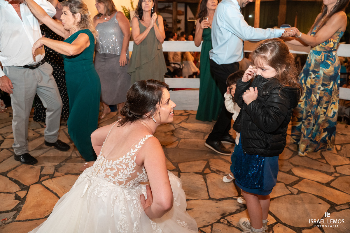 Festa de casamento fotografia de casamento na fazenda cachoeira na cidadde de Belo Horizonte com fotos lindas do fotografo de casamento Israel lemos