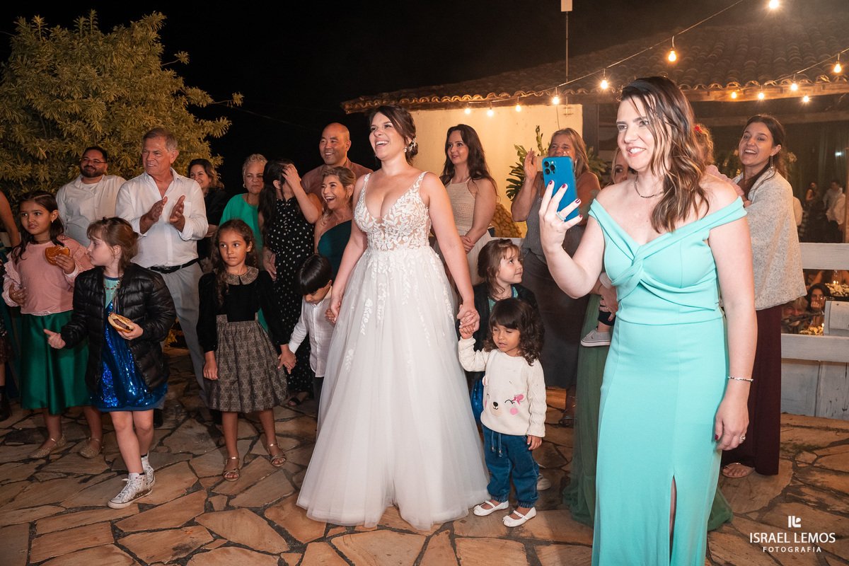Festa de casamento fotografia de casamento na fazenda cachoeira na cidadde de Belo Horizonte com fotos lindas do fotografo de casamento Israel lemos