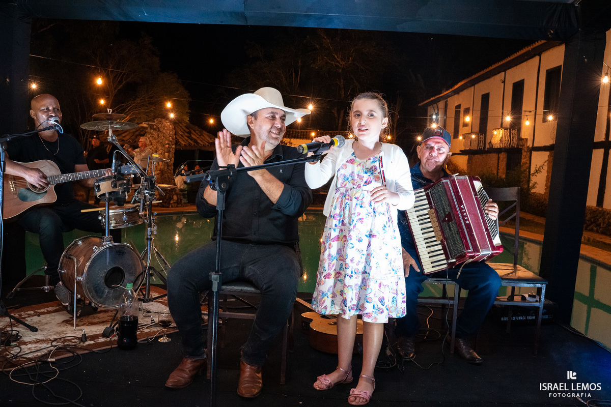 Festa de casamento fotografia de casamento na fazenda cachoeira na cidadde de Belo Horizonte com fotos lindas do fotografo de casamento Israel lemos