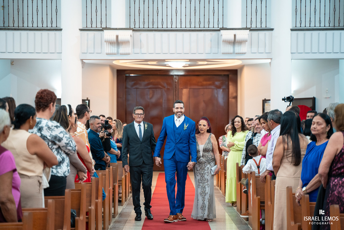 Fotografia de casamento na igreja São Francisco com fotos lindas do fotografo de casamento de Para de minas Israel lemos
