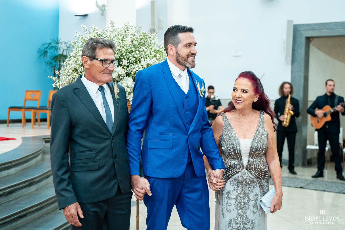 Fotografia de casamento na igreja São Francisco com fotos lindas do fotografo de casamento de Para de minas Israel lemos