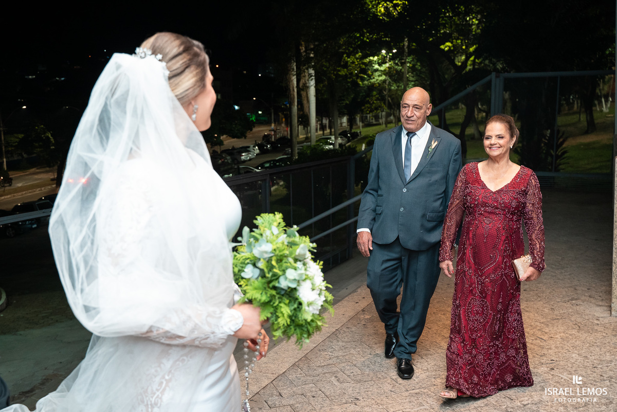 Fotografia de casamento na igreja São Francisco com fotos lindas do fotografo de casamento de Para de minas Israel lemos