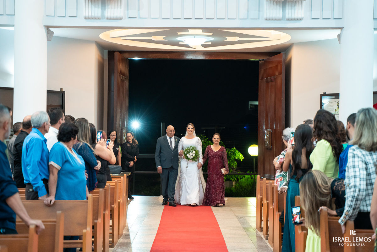 Fotografia de casamento na igreja São Francisco com fotos lindas do fotografo de casamento de Para de minas Israel lemos