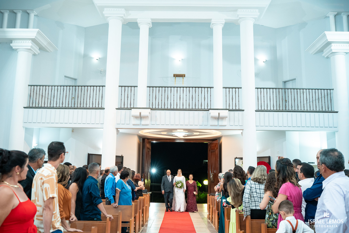 Fotografia de casamento na igreja São Francisco com fotos lindas do fotografo de casamento de Para de minas Israel lemos