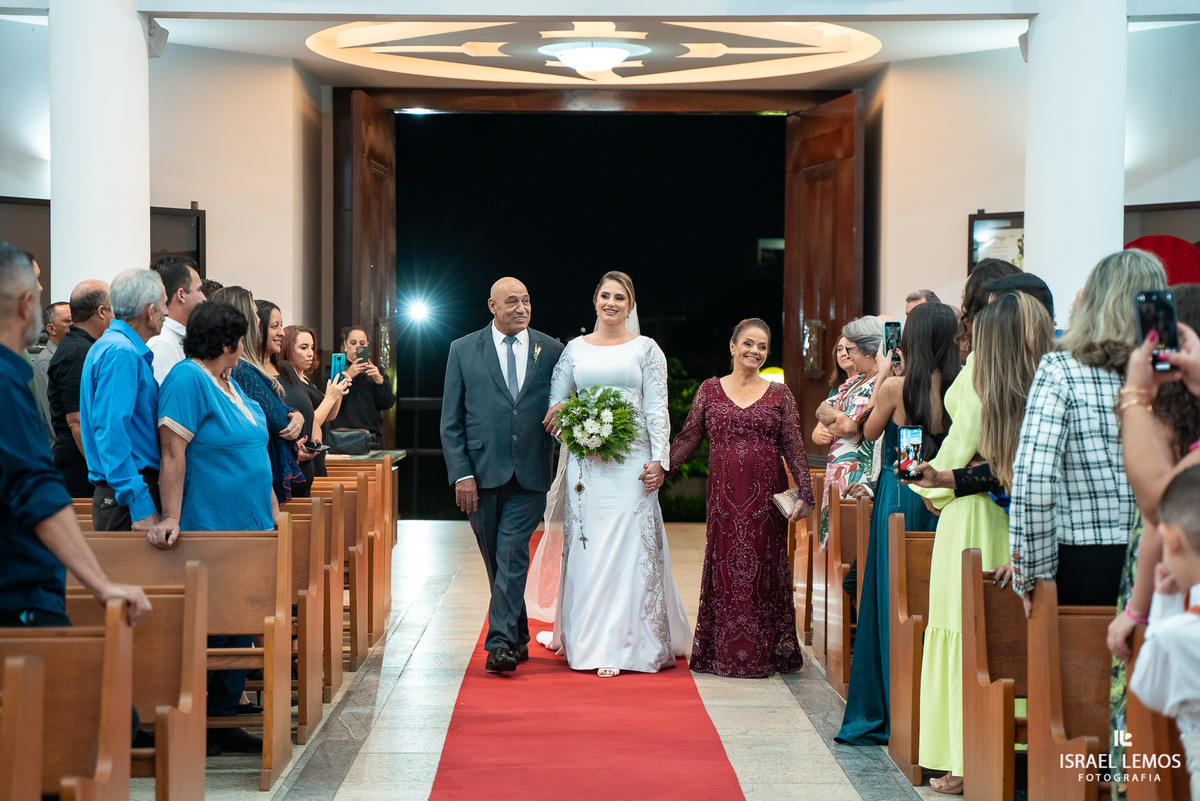 Fotografia de casamento na igreja São Francisco com fotos lindas do fotografo de casamento de Para de minas Israel lemos
