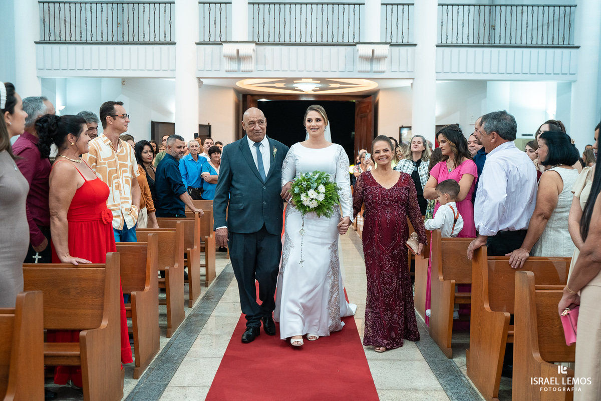 Fotografia de casamento na igreja São Francisco com fotos lindas do fotografo de casamento de Para de minas Israel lemos