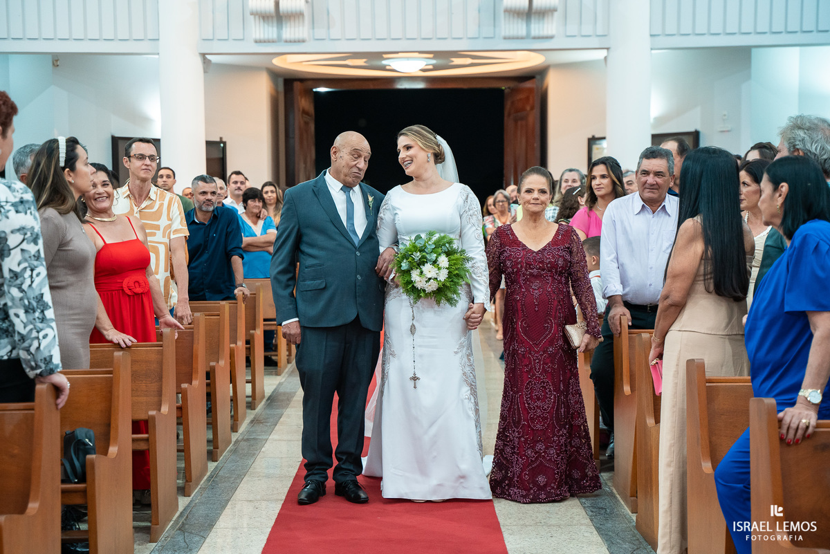 Fotografia de casamento na igreja São Francisco com fotos lindas do fotografo de casamento de Para de minas Israel lemos