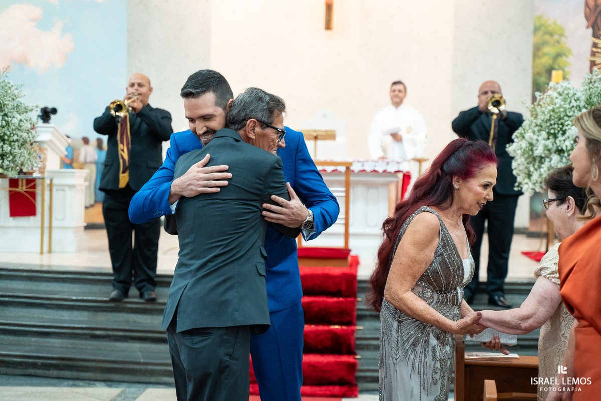 Fotografia de casamento na igreja São Francisco com fotos lindas do fotografo de casamento de Para de minas Israel lemos para de minas