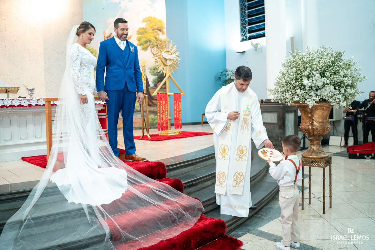 Fotografia de casamento na igreja São Francisco com fotos lindas do fotografo de casamento de Para de minas Israel lemos para de minas