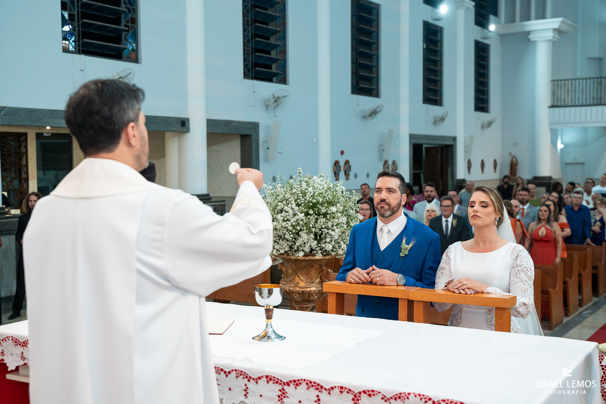 Fotografia de casamento na igreja São Francisco com fotos lindas do fotografo de casamento de Para de minas Israel lemos para de minas
