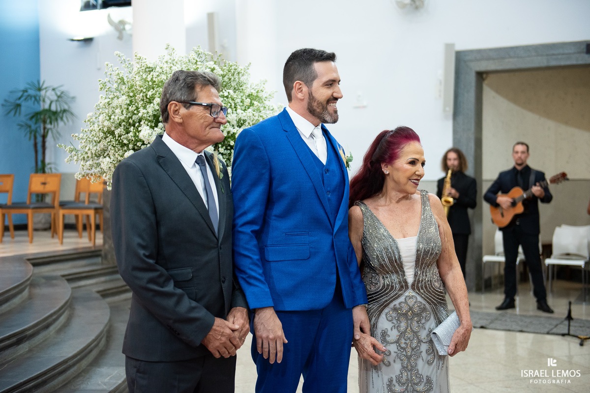 Fotografia de casamento na igreja São Francisco com fotos lindas do fotografo de casamento de Para de minas Israel lemos