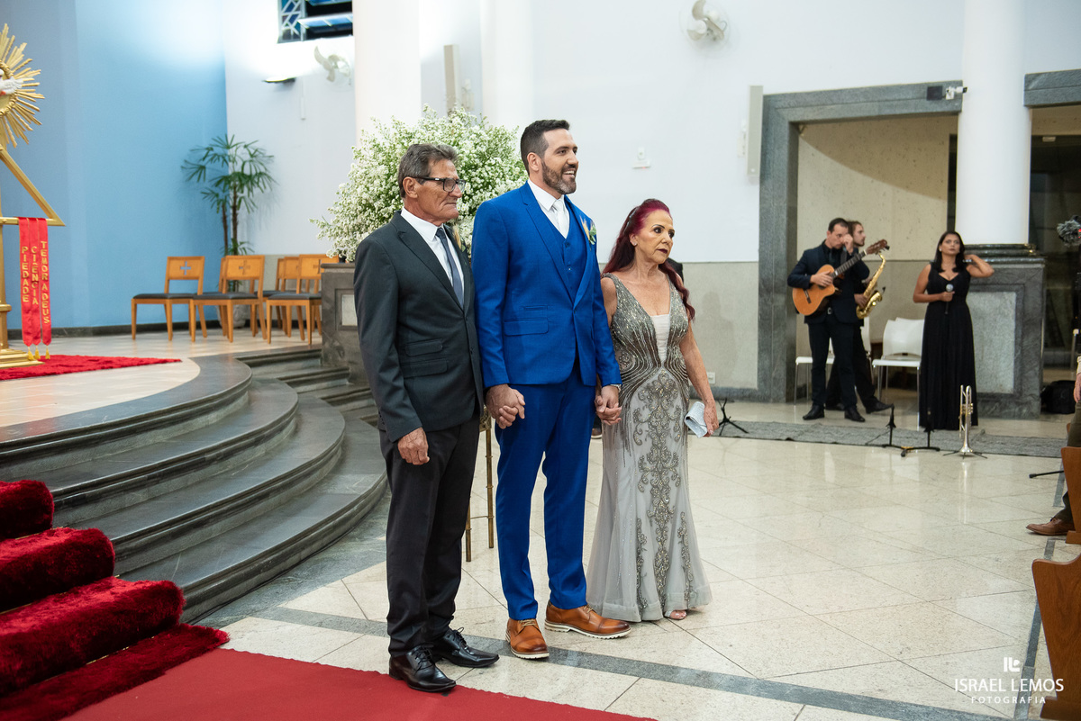 Fotografia de casamento na igreja São Francisco com fotos lindas do fotografo de casamento de Para de minas Israel lemos