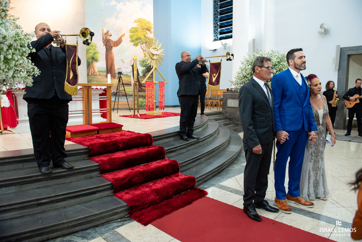 Fotografia de casamento na igreja São Francisco com fotos lindas do fotografo de casamento de Para de minas Israel lemos