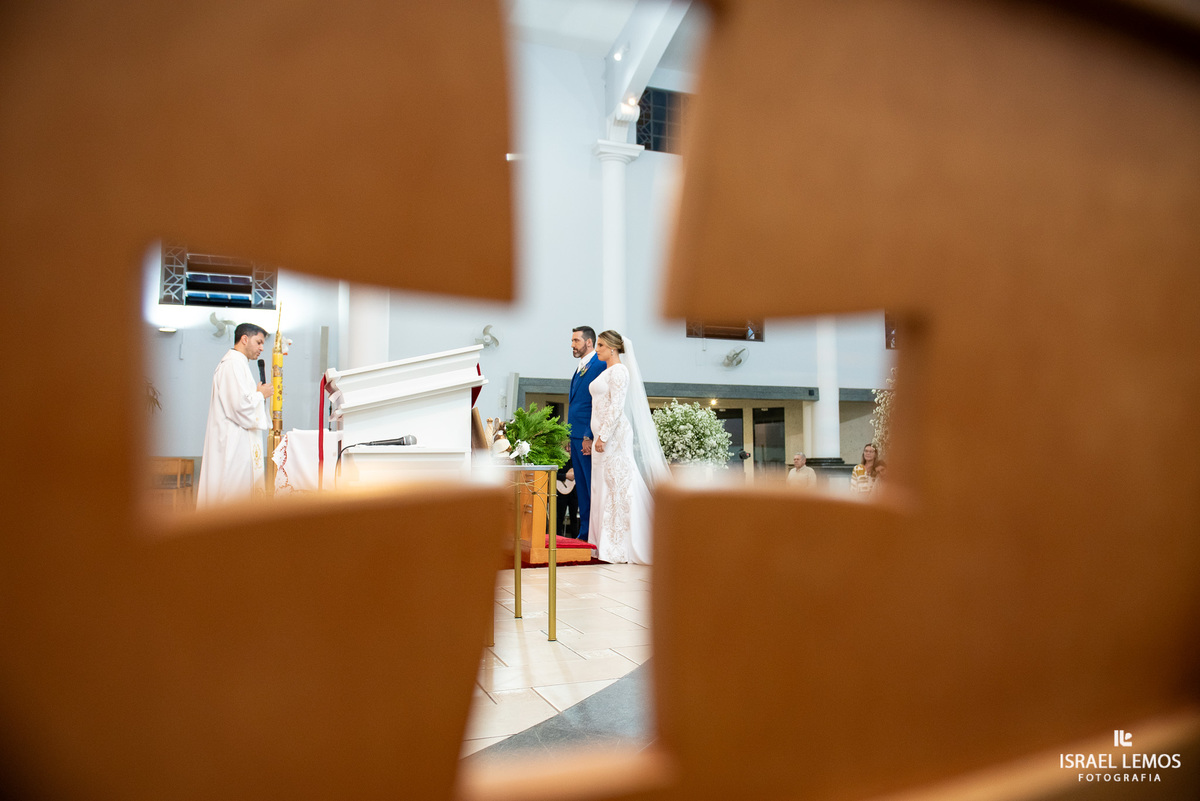 Fotografia de casamento na igreja São Francisco com fotos lindas do fotografo de casamento de Para de minas Israel lemos para de minas