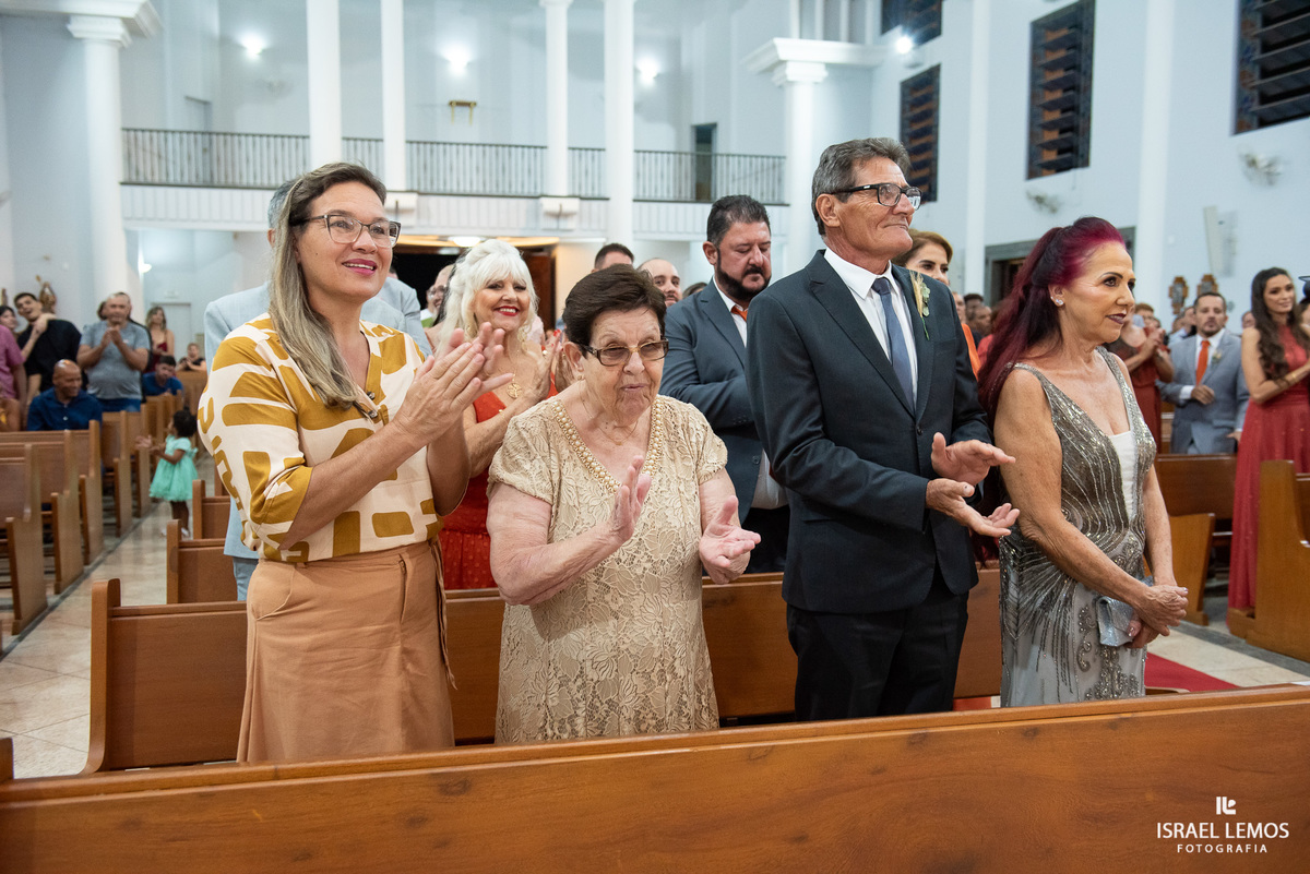 Fotografia de casamento na igreja São Francisco com fotos lindas do fotografo de casamento de Para de minas Israel lemos