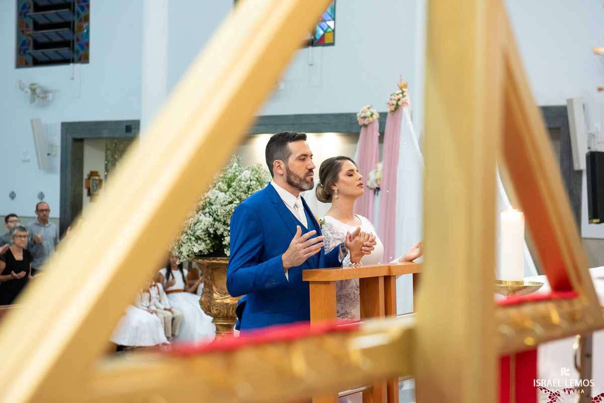 Fotografia de casamento na igreja São Francisco com fotos lindas do fotografo de casamento de Para de minas Israel lemos para de minas