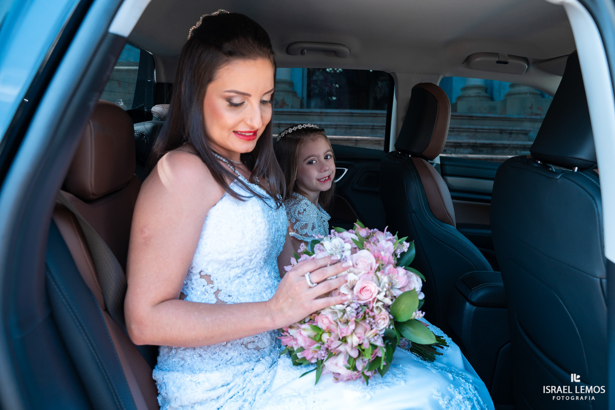 noiva saindo do carro pitanga