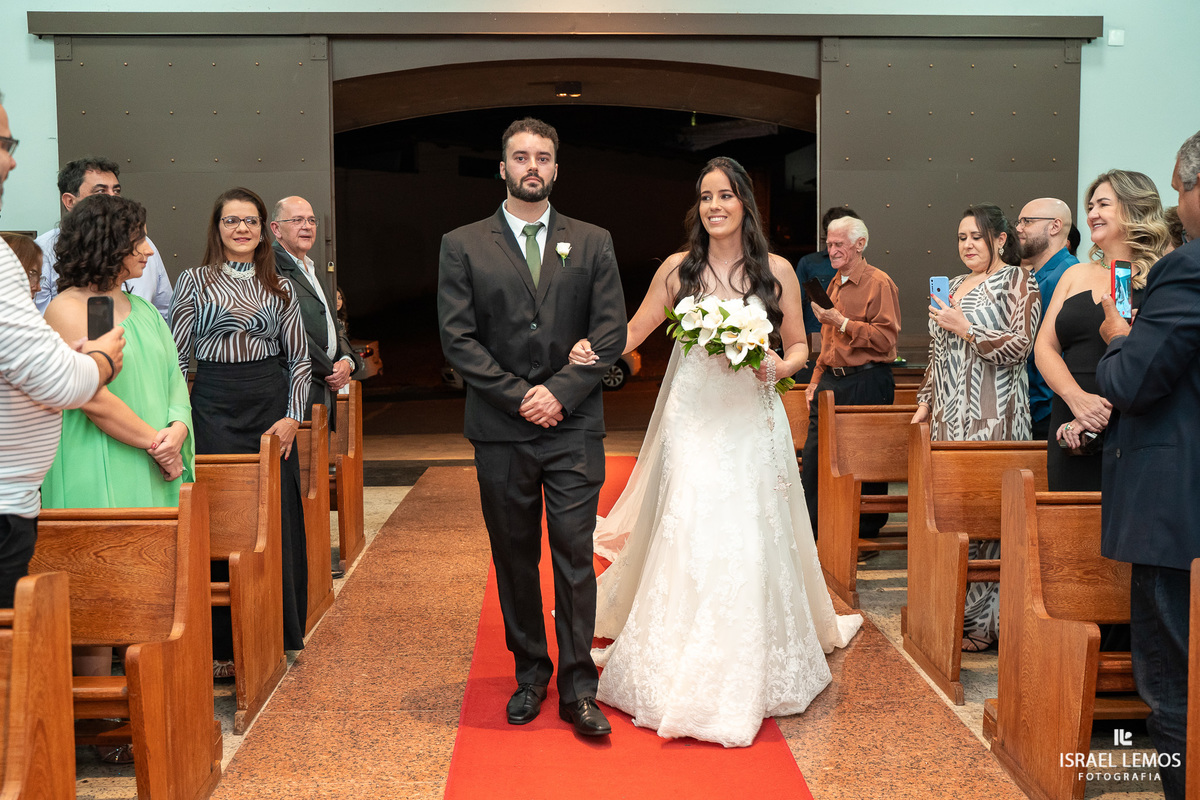 Como casar na igreja Sao sebastião em Para de Minas com o fotogafo de casamento Israel lemos o melhor fotografo d para de minas