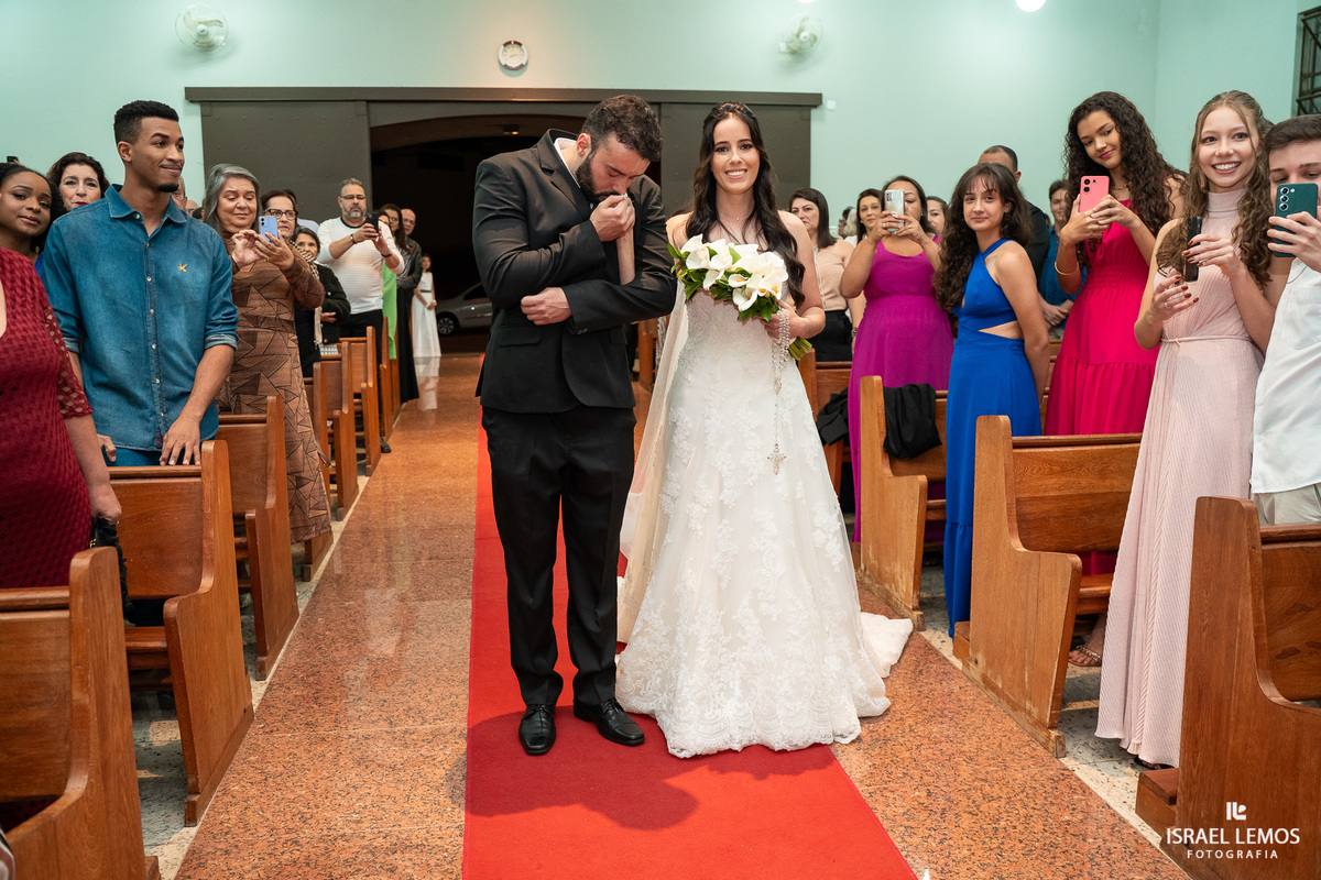 casamento na igreja de Para de minas Sao sebastião com fotos lindas do fotografo d casamento Israel lemos