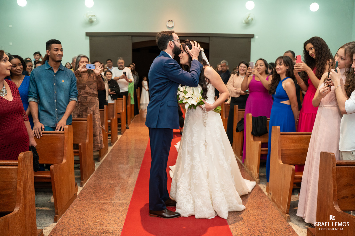 casamento na igreja de Para de minas Sao sebastião com fotos lindas do fotografo d casamento Israel lemos