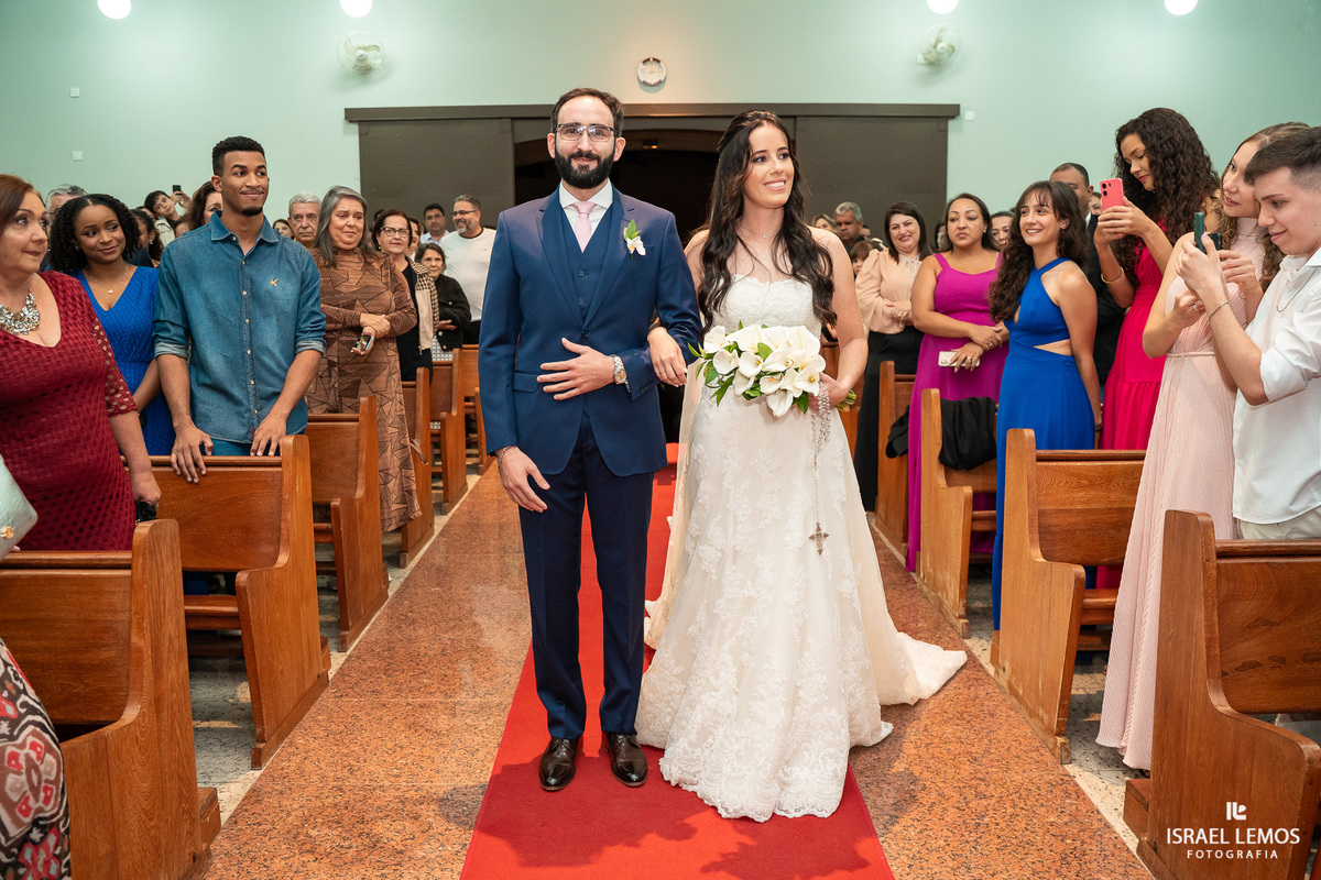 casamento na igreja de Para de minas Sao sebastião com fotos lindas do fotografo d casamento Israel lemos