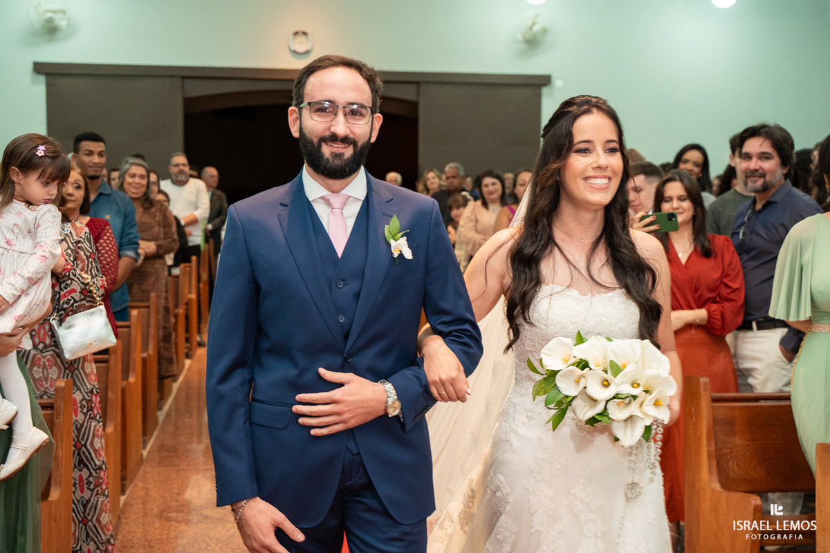 casamento na igreja de Para de minas Sao sebastião com fotos lindas do fotografo d casamento Israel lemos