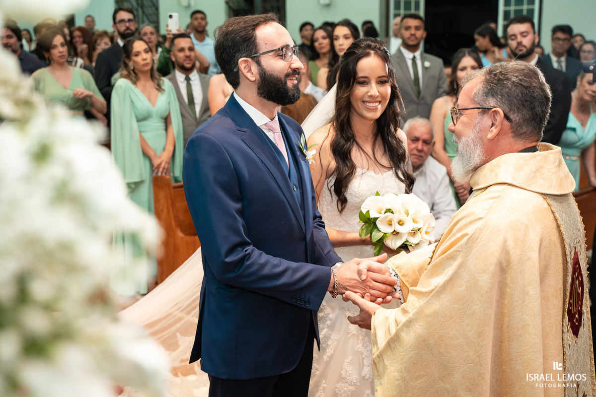 casamento na igreja de Para de minas Sao sebastião com fotos lindas do fotografo d casamento Israel lemos