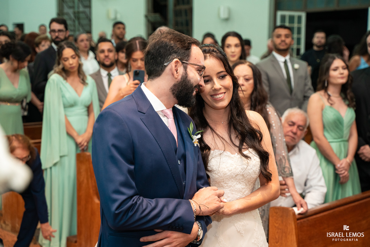 casamento na igreja de Para de minas Sao sebastião com fotos lindas do fotografo d casamento Israel lemos