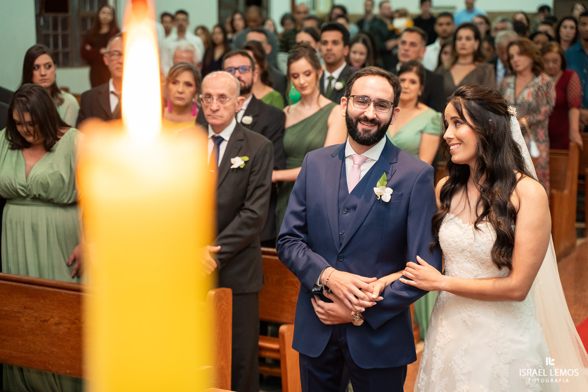 casamento na igreja de Para de minas Sao sebastião com fotos lindas do fotografo d casamento Israel lemos
