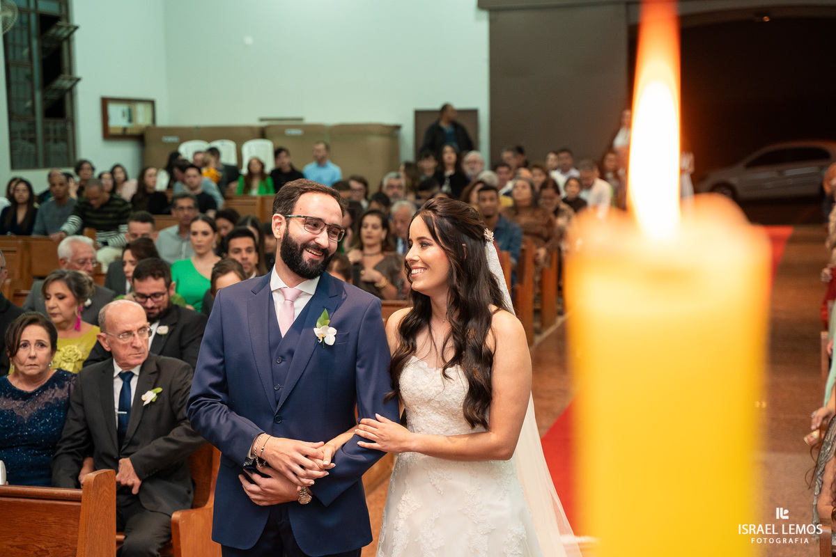 casamento na igreja de Para de minas Sao sebastião com fotos lindas do fotografo d casamento Israel lemos