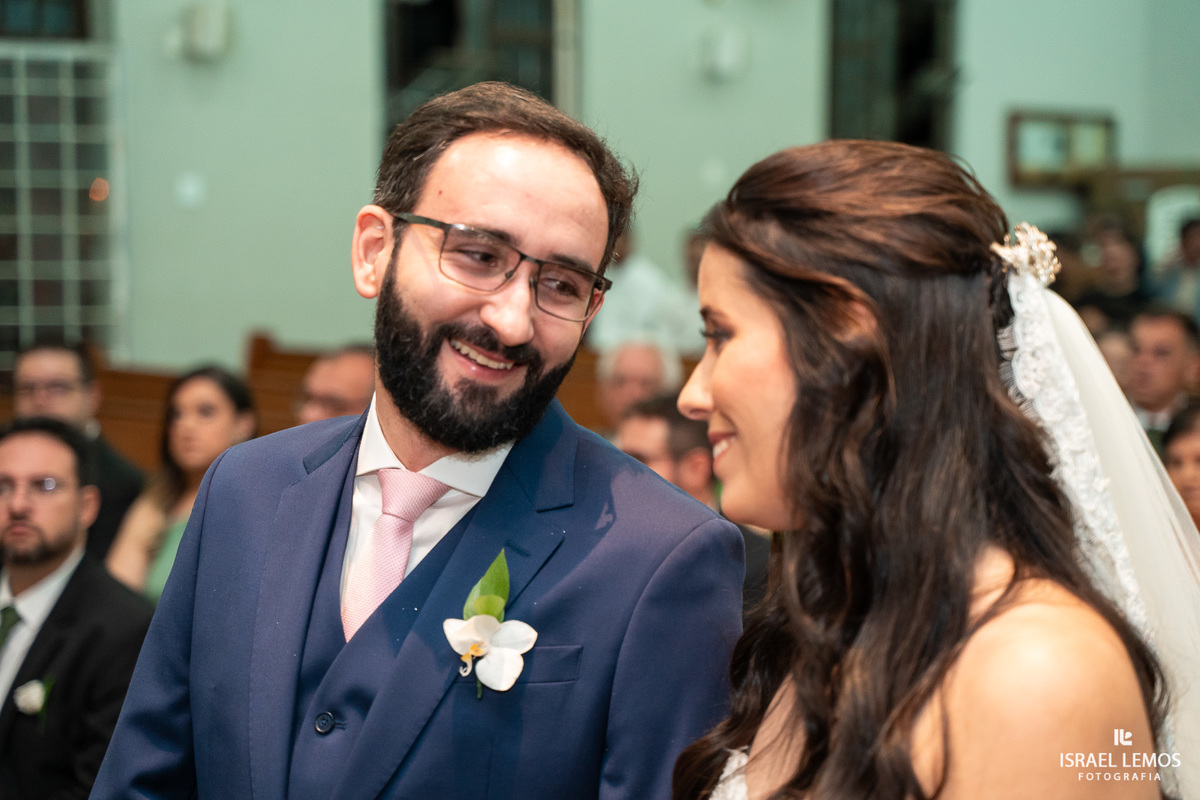casamento na igreja de Para de minas Sao sebastião com fotos lindas do fotografo d casamento Israel lemos