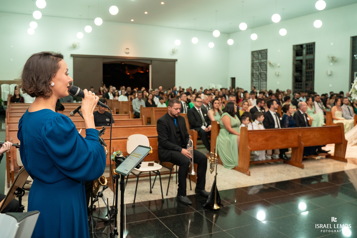 casamento na igreja de Para de minas Sao sebastião com fotos lindas do fotografo d casamento Israel lemos