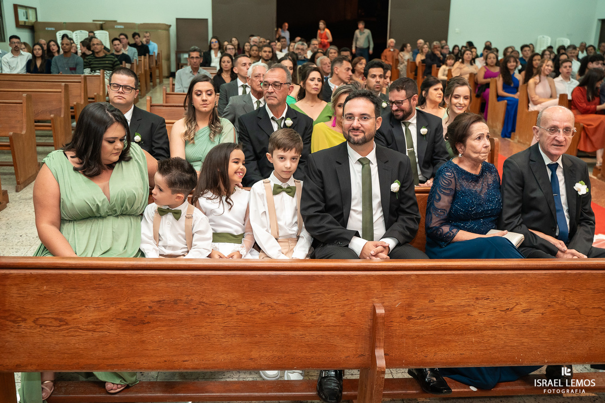 casamento na igreja de Para de minas Sao sebastião com fotos lindas do fotografo d casamento Israel lemos