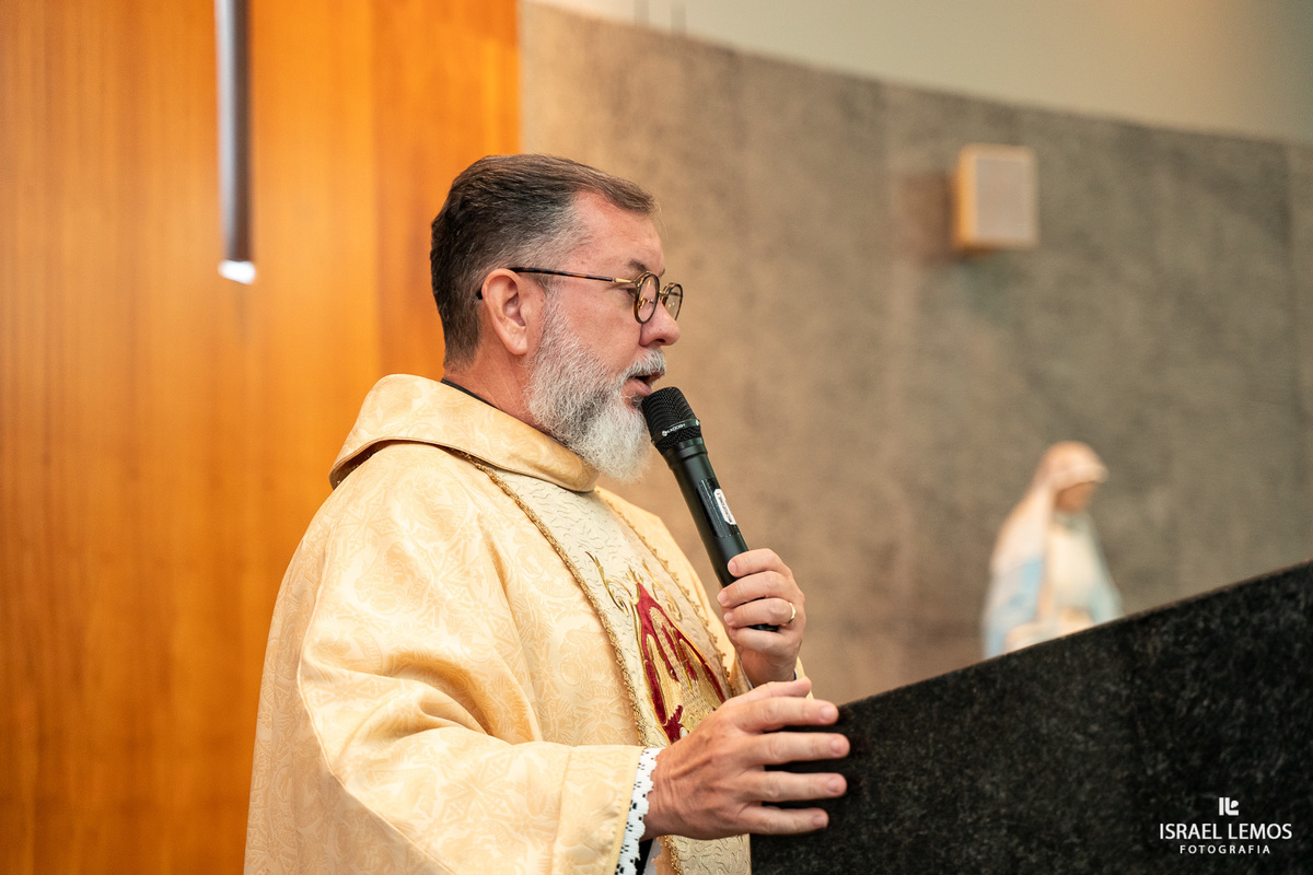 casamento na igreja de Para de minas Sao sebastião com fotos lindas do fotografo d casamento Israel lemos