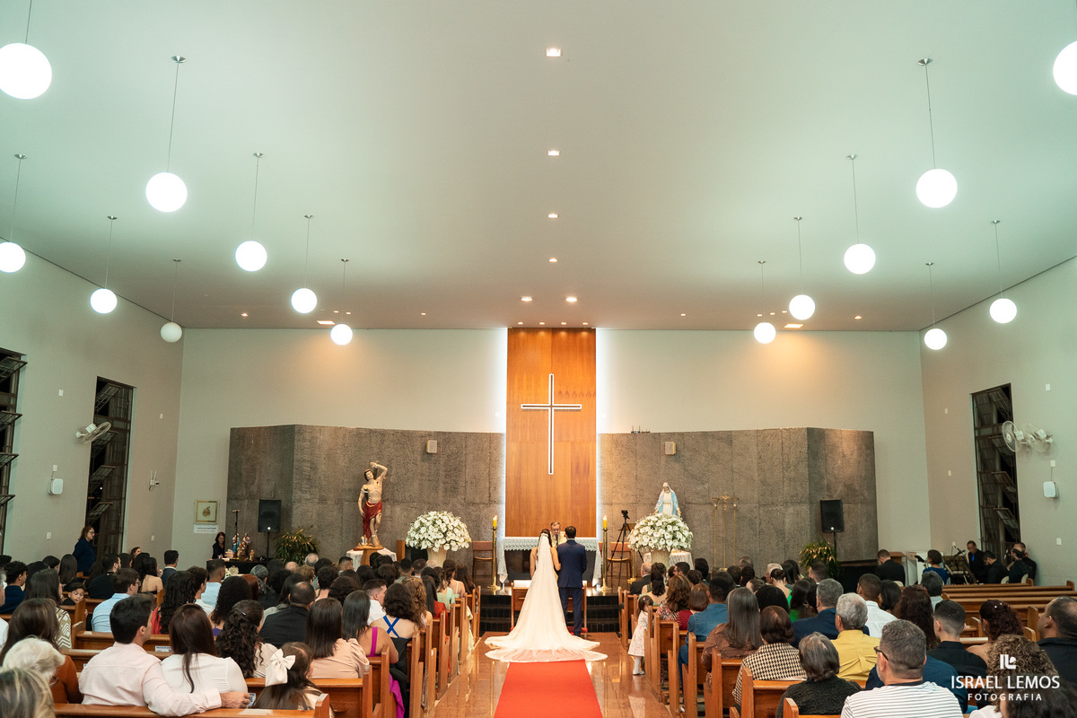 casamento na igreja de Para de minas Sao sebastião com fotos lindas do fotografo d casamento Israel lemos