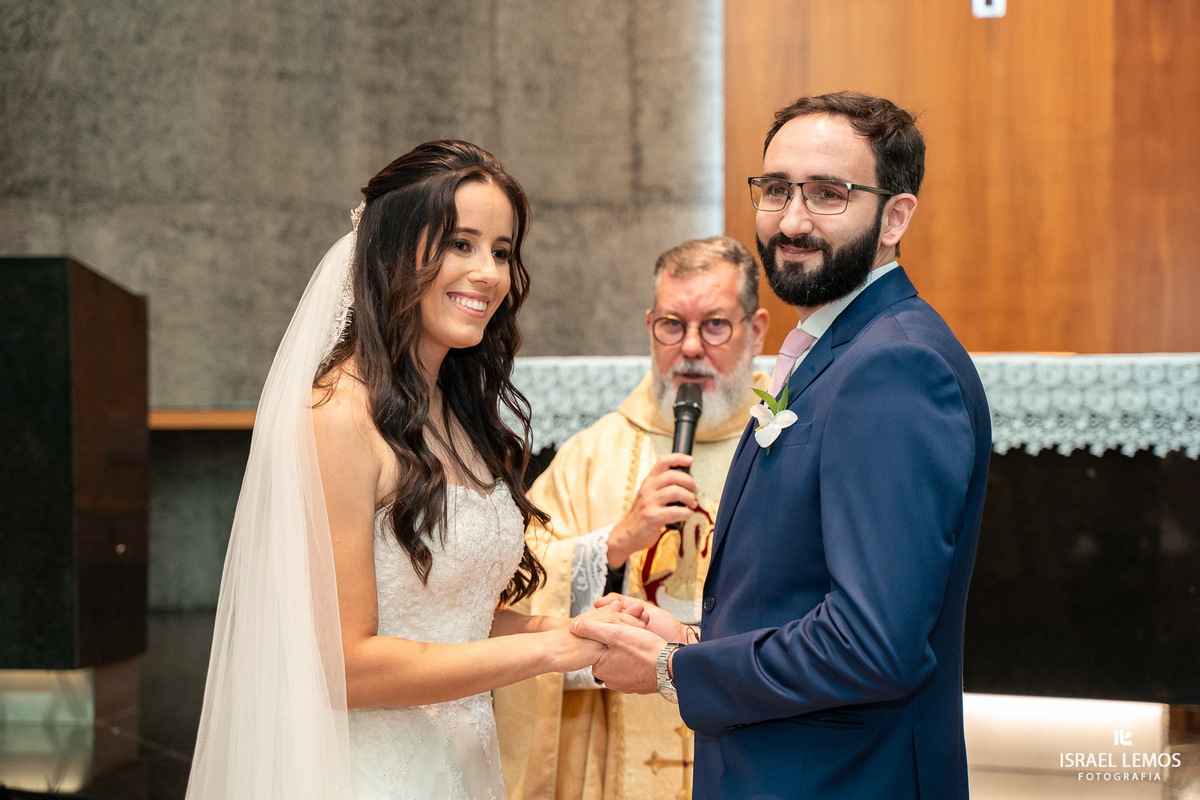 casamento na igreja de Para de minas Sao sebastião com fotos lindas do fotografo d casamento Israel lemos