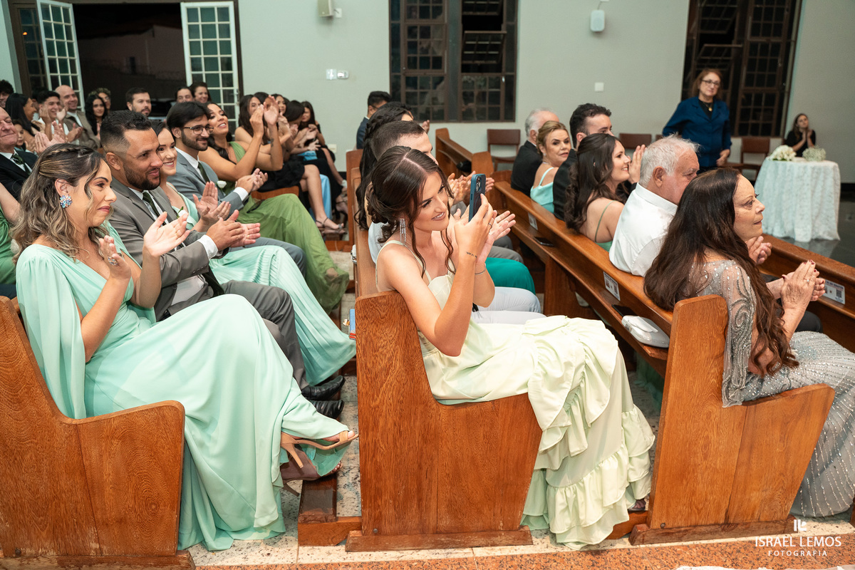 casamento na igreja de Para de minas Sao sebastião com fotos lindas do fotografo d casamento Israel lemos