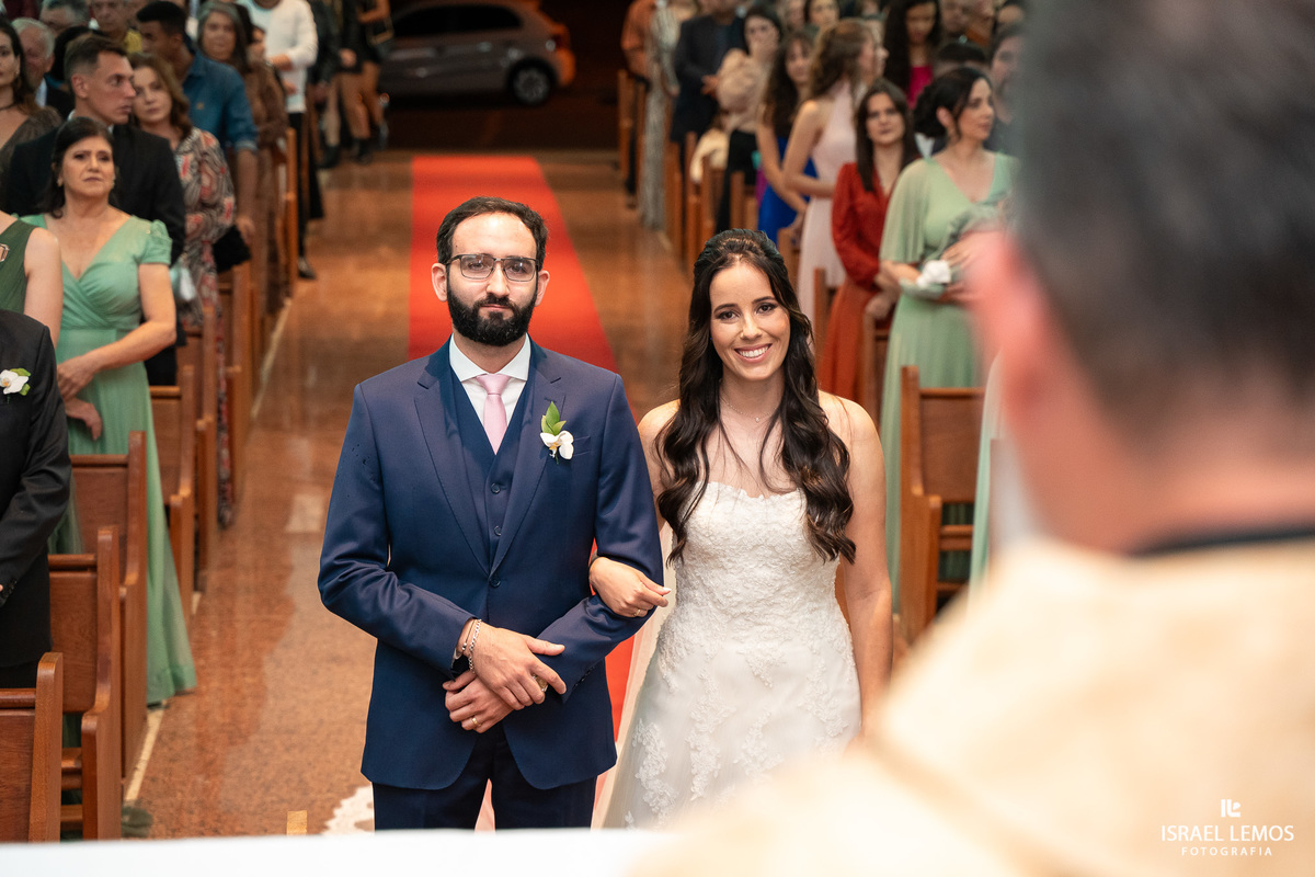 casamento na igreja de Para de minas Sao sebastião com fotos lindas do fotografo d casamento Israel lemos