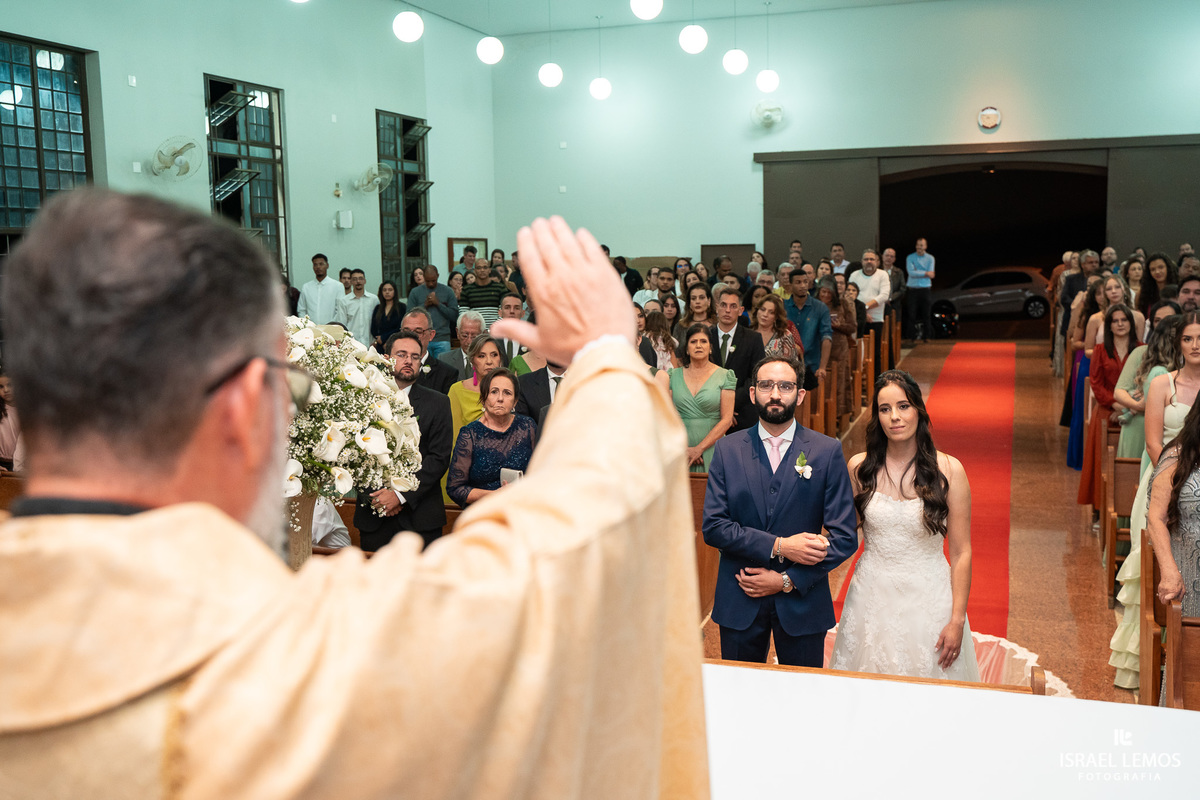 casamento na igreja de Para de minas Sao sebastião com fotos lindas do fotografo d casamento Israel lemos